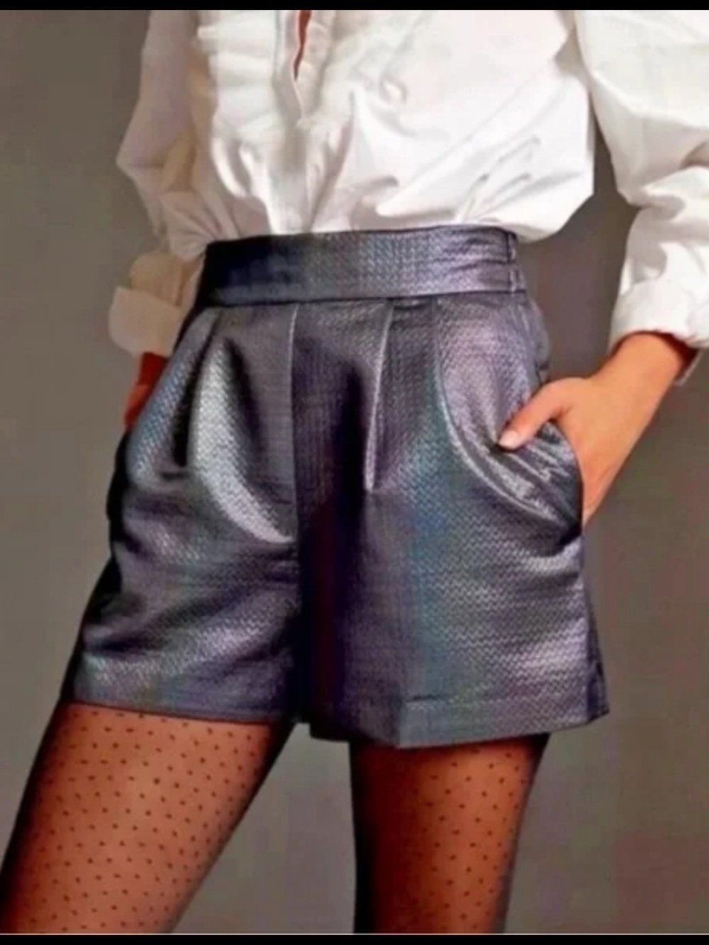 Anthropologie HUTCH Black Pleated iridescent Shorts med